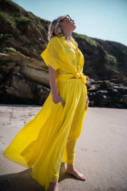 blouse jaune