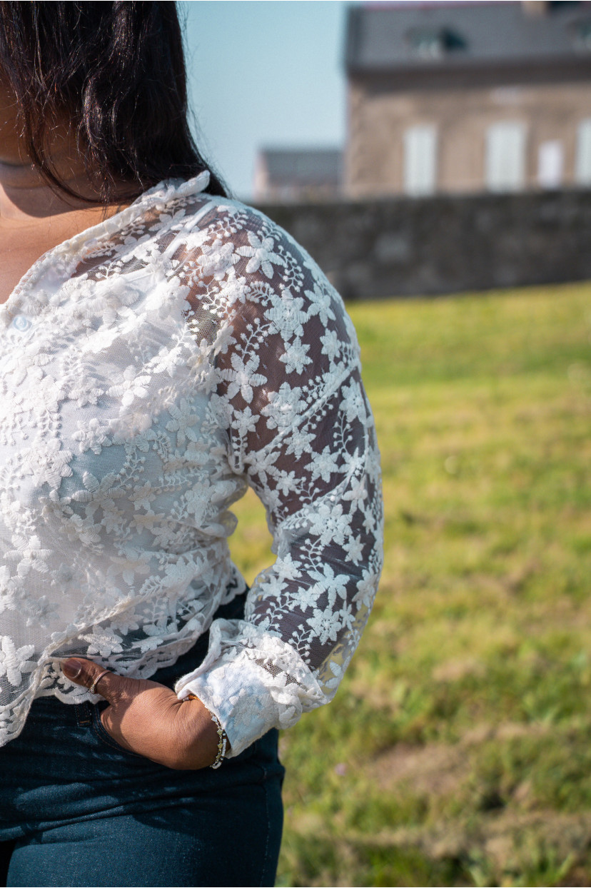 chemise blanche brodé pâquerettes
