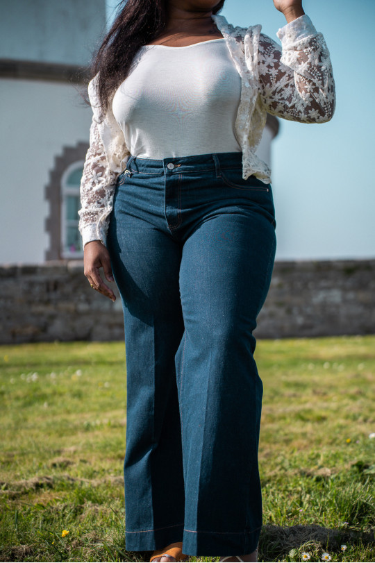 chemise blanche brodé pâquerettes