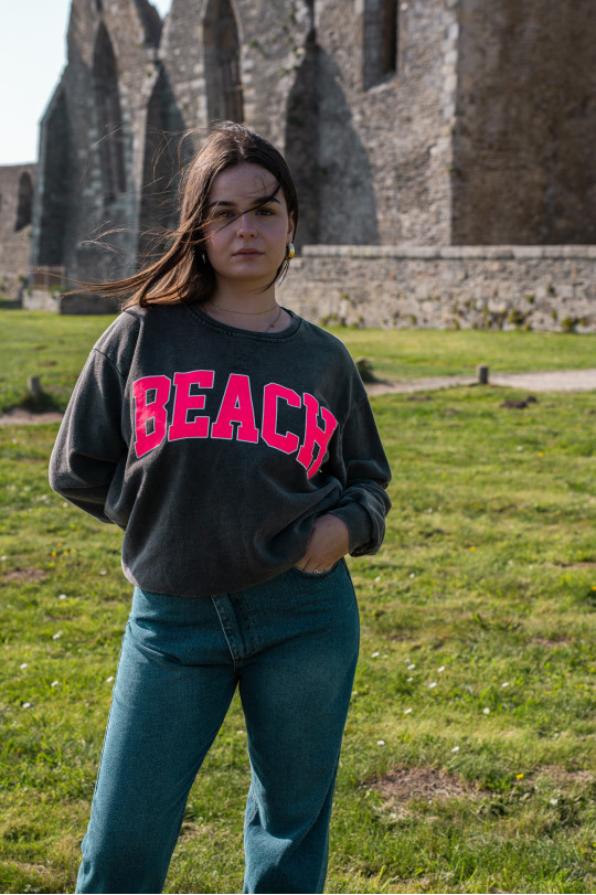 sweat gris femme avec inscription rose fluo
