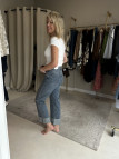 Jean bleu Maddie Oraje pli dans le bas