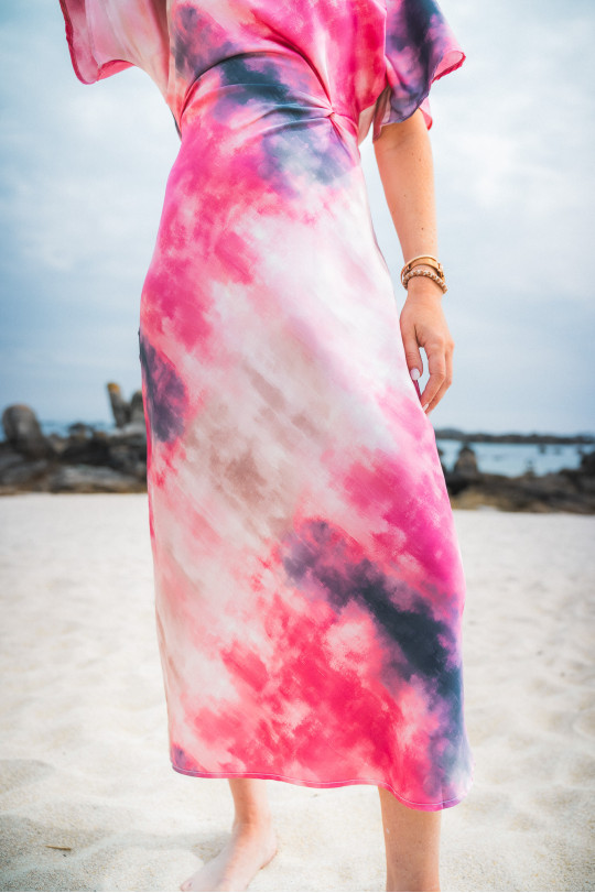 Robe satinée rose