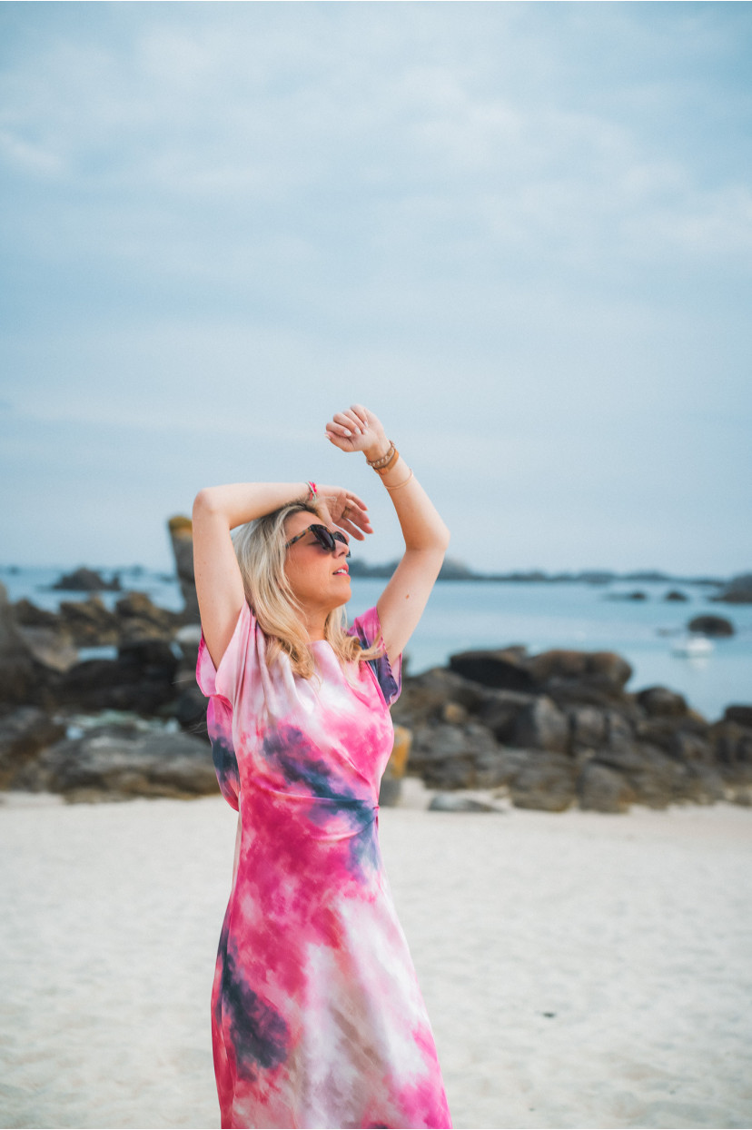 Robe satinée rose