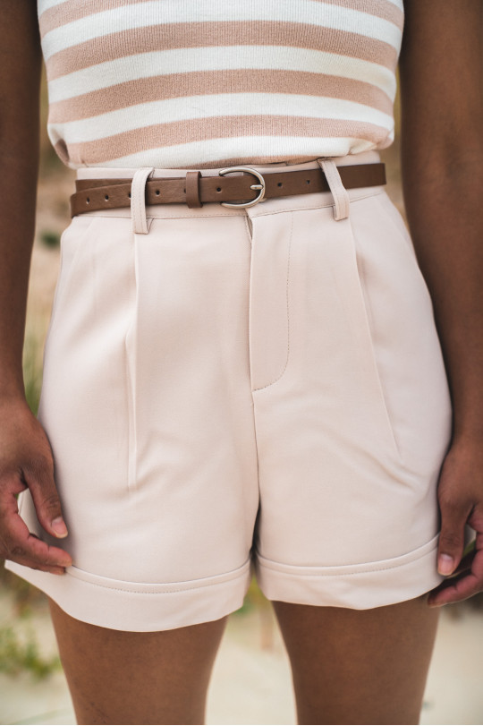 short ecru femme ceinturé chic